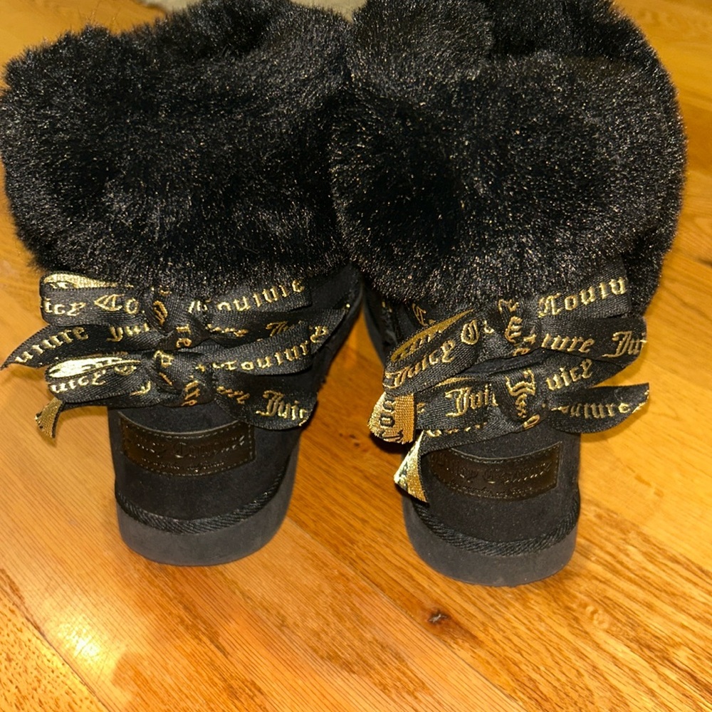 Never worn!  Juicy Couture black boots with faux fur lining size 6